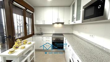 CHALET PAREADO CON PISCINA EN CEBREROS photo 0