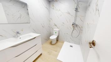 PISO EN PLANTA BAJA NUEVO A ESTRENAR CON PATIO, 3 HABITACIONES Y 3 BAÑOS. photo 0