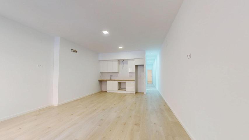 PISO EN PLANTA BAJA NUEVO A ESTRENAR CON PATIO, 3 HABITACIONES Y 3 BAÑOS. photo 0