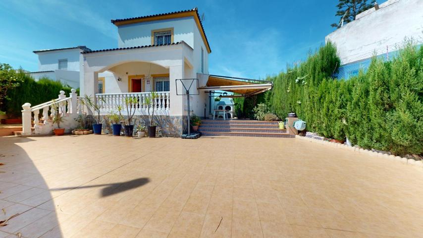 BUNGALOW INDEPENDIENTE EN URBANIZACION CON PISCINA, 3 HABITACIONES 2 BAÑOS Y BARBACOA photo 0