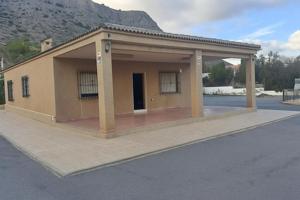 CHALET EN BUEN ESTADO CON PISCINA, RODEADO DE VECINOS, ¿LO VAS A DEJAR ESCAPAR?????? photo 0