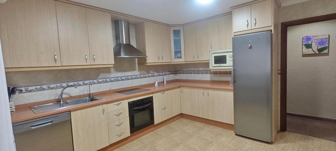 ENTRESUELO CON BALCÓN Y PATIO PISABLE MUY LUMINOSO Y CON TODOS LOS SERVICIOS CERCA photo 0