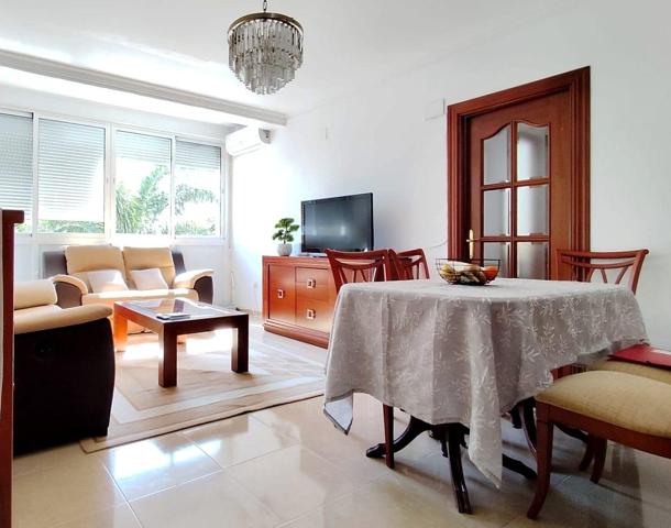 Amplio piso de 4 dormitorios en el centro de Torremolinos photo 0