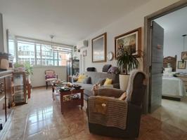 Descubre este encantador apartamento ubicado en la tranquila y céntrica zona del C.C. Pablo Ruiz Picasso. photo 0