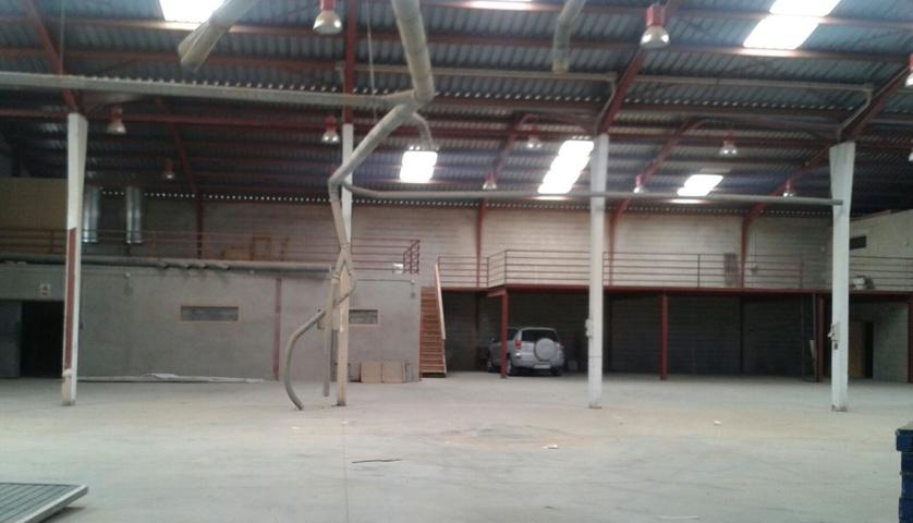 Nave Industrial En venta en La Roda photo 0