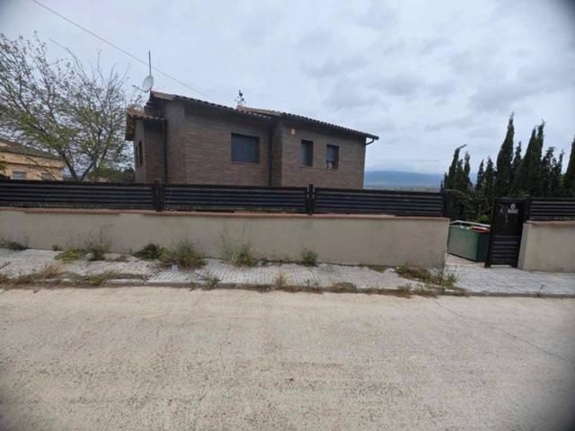 Casa en venta en Llinars del Vallès photo 0