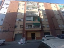 Piso en venta en La Llagosta photo 0