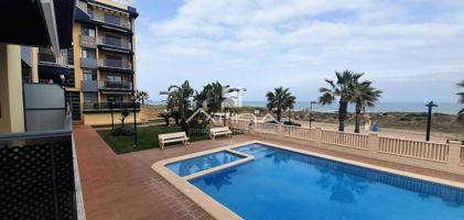 Apartamento con vistas abiertas al mar situado en 1ª línea de la playa de Guardamar photo 0