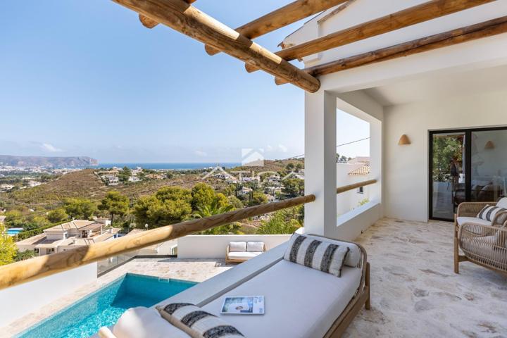 Luminoso chalet reformado integralmente con fantásticas vistas de Jávea, la bahía y el mar, photo 0