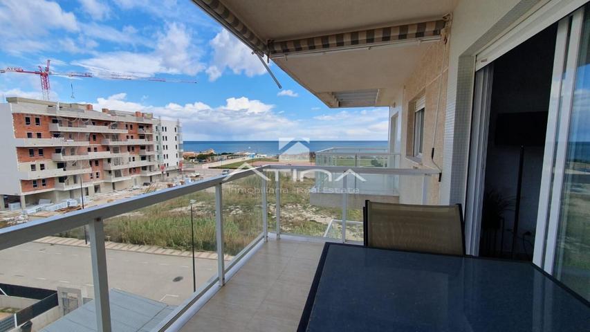 Apartamento con vistas al mar situado en 2ª línea playa Daimús a solo 100 metros del mar. photo 0