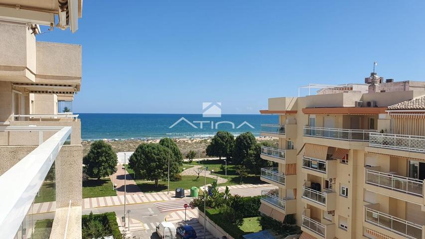 Apartamento con vistas al mar situado en 1ª línea playa Daimús a solo 20 metros del mar. photo 0