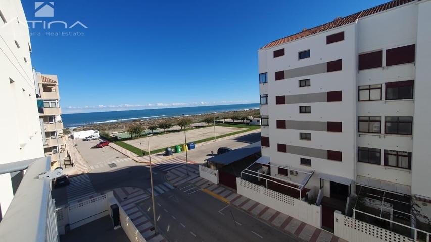 Espectacular apartamento con vistas al mar en el corazón de la playa de Daimús a solo 50m del mar photo 0