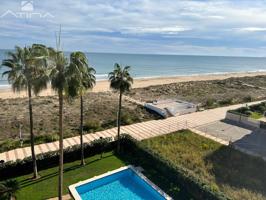 Espectacular apartamento en primera línea de playa en Daimús, con inmejorables vistas frontales al m photo 0