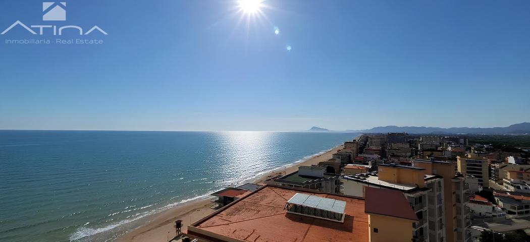 Apartamento con vistas abiertas al mar situado en primera línea de la playa de Bellreguard photo 0