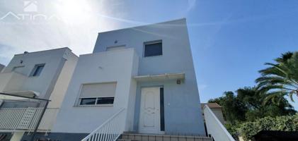 Chalet Unifamiliar en la Playa de Daimús – A solo 400 metros del mar photo 0