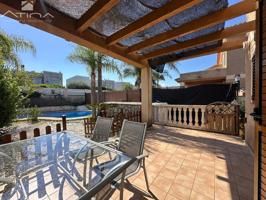 Exclusivo adosado pareado en Daimús, con parcela de 290m² y piscina privada photo 0