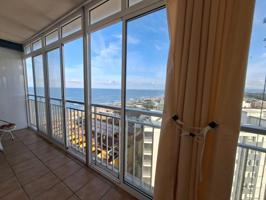 Apartamento con vistas abiertas al mar situado a tan solo 50 metros de la arena en seguna línea playa Miramar, photo 0