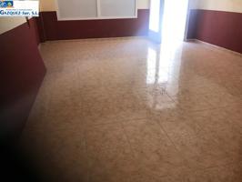 LOCAL COMERCIAL VENTA Y ALQUILER DE 80M2 CON TERRAZA EXTERIOR, EN CALLE  PEATONAL photo 0