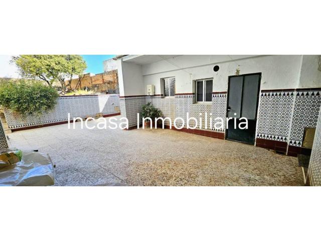 Venta de una casa en Valverde del Camino photo 0