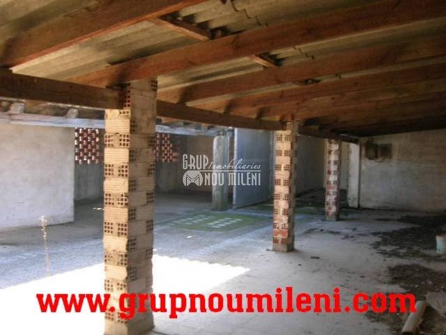 Local En venta en Benetusser photo 0