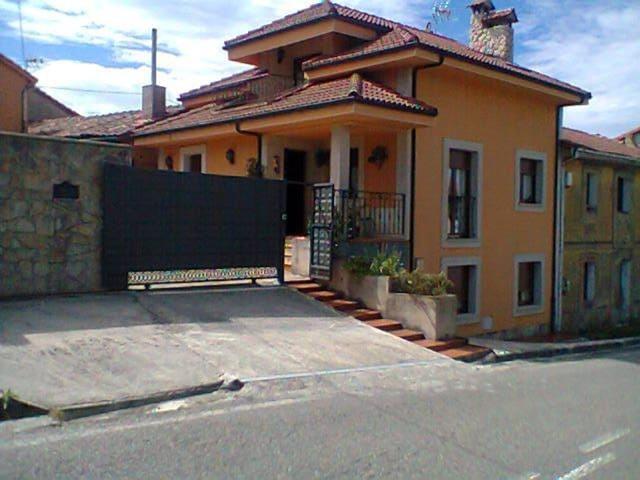 Unifamiliar Pareada En venta en La Rasa, 44, Carbayin-Lieres-Valdesoto, Siero photo 0