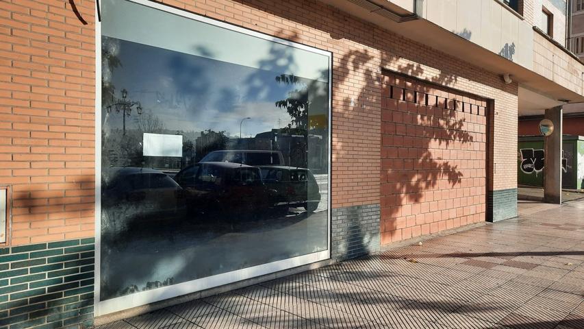 Casa En alquiler en Avenida De Atenas, 5, Corredoria-Huca-Teatinos, Oviedo photo 0