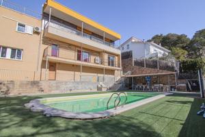 Casa En venta en California, Canyelles photo 0