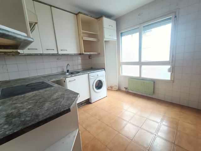 Piso En venta en Avenida Torrelavega, 64, Fozaneldi-Tenderina-Ventanielles, Oviedo photo 0