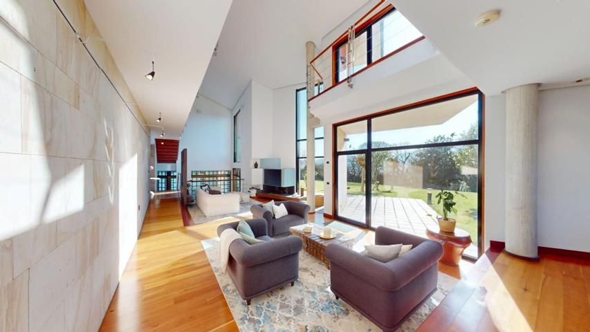 Casa En venta en Lugar San Torcuato, La Manjoya-Parroquias Sur, Oviedo photo 0