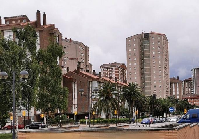Piso En venta en Calle De Álava, 29, Sur, Gijón photo 0