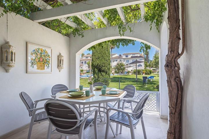 Unifamiliar Pareada En venta en De Las Golondrinas, 46, Benamara - Atalaya, Estepona photo 0