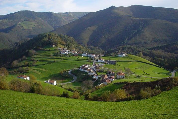 Casa En venta en Arcallana, Luarca - Valdés photo 0