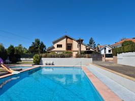 Casa En venta en Camino De Los Almendros, Somió - Cabueñes, Gijón photo 0