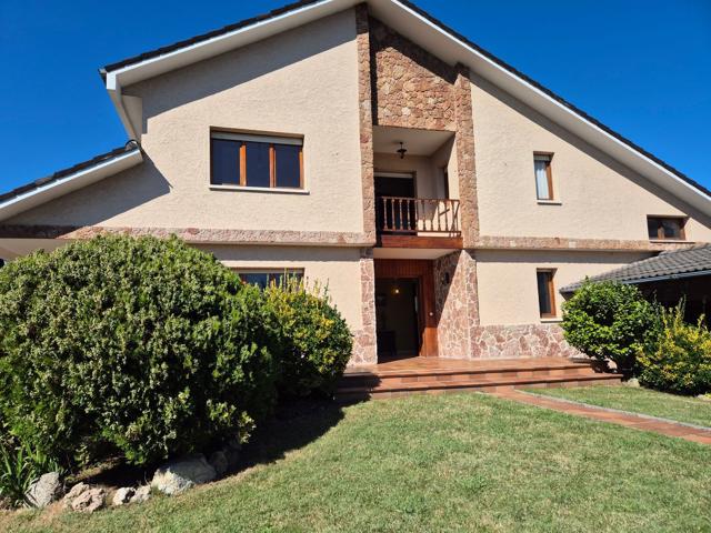 Casa En venta en Camino De Los Almendros, Somió - Cabueñes, Gijón photo 0
