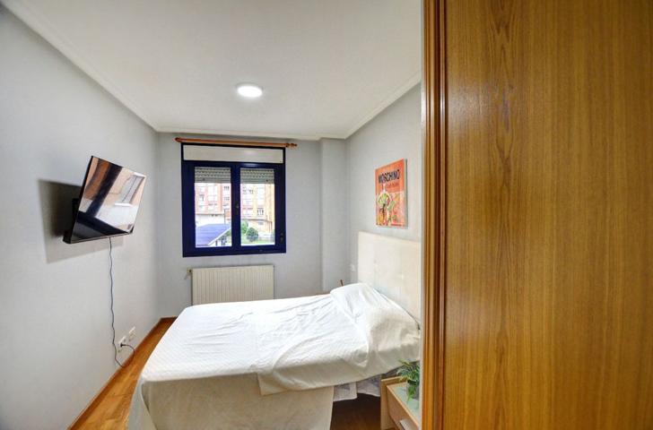 Piso En venta en Calle Amsterdam, Corredoria-Huca-Teatinos, Oviedo photo 0