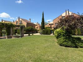 En venta casa Pareada en Venta en Urbanización La Robleda, Zaragoza photo 0