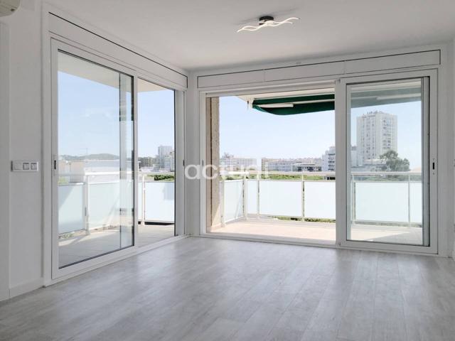Apartamento en venta en Centre-Platja Gran con Licencia turística photo 0