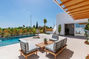 Casa En venta en Calle La Herrada, Los Montesinos photo 0
