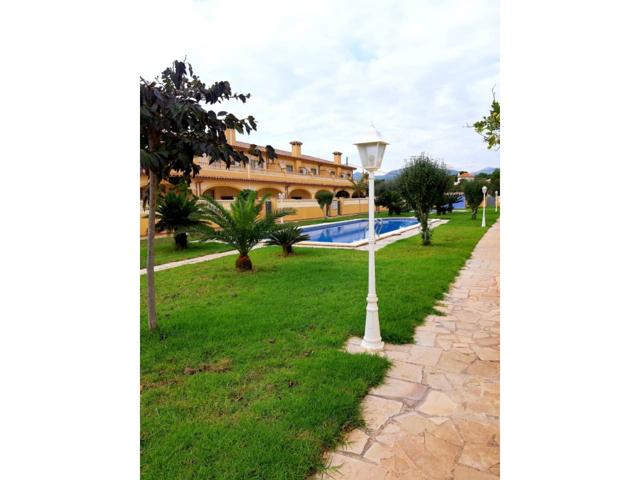 Chalet pareado a tres vientos en venta en Miami Platja photo 0