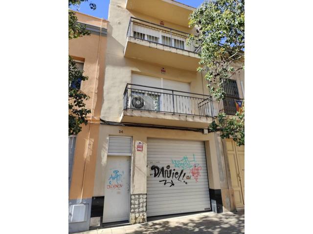 Edificio en venta en Mataró photo 0