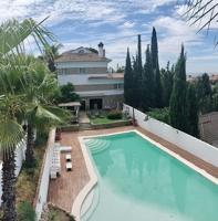 Venta espectacular chalet independiente con piscina propia y amplia parcela photo 0