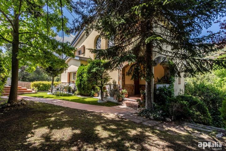IMPRESIONANTE CASA EN CASTELLAR DEL VALLES, ZONA AIRESOL photo 0