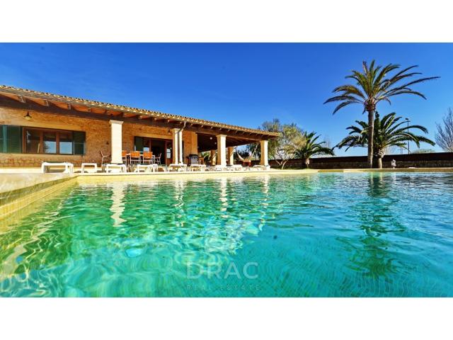 Casa De Campo En venta en Santanyí photo 0