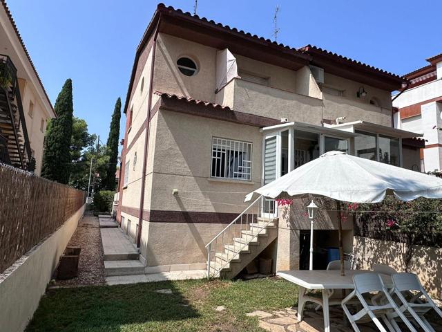 VENTA de Bonita CASA APAREADA muy céntrica en SEGUR DE CALAFELL photo 0