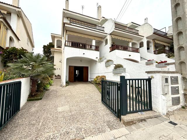 VENTA DE CHALET PAREADO EN SEGUR DE CALAFELL CENTRO photo 0