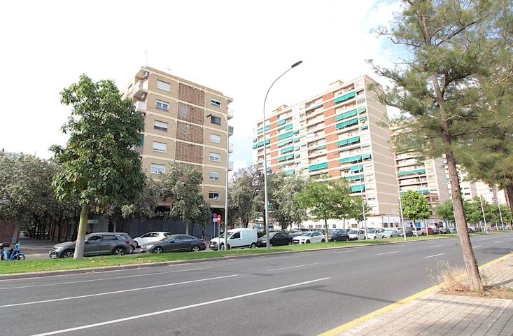 PISO EN CAMPANAR A POCOS METROS DE LOS JARDINES DEL TURIA photo 0