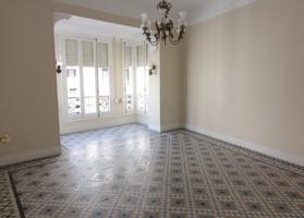 Se alquila esta elegante vivienda en el barrio de San Francesc photo 0
