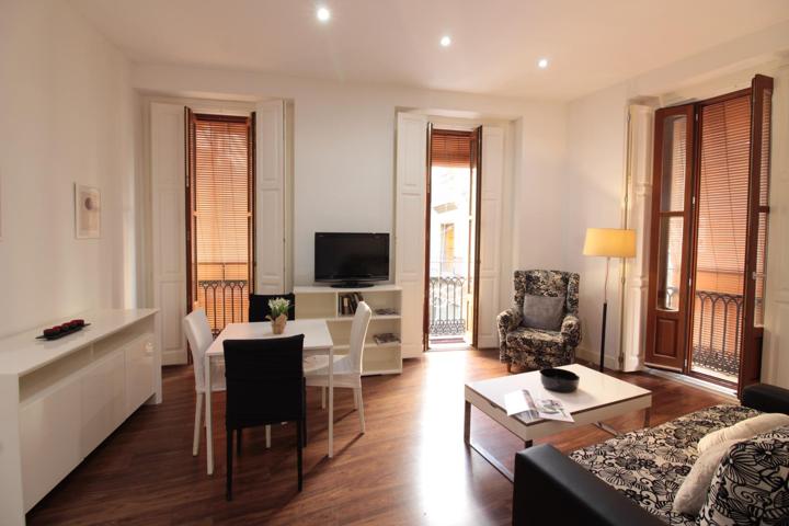 Se vende apartamento con balcón corrido en el centro de Valencia!!! photo 0