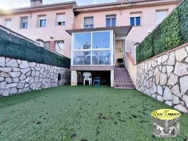 Estupenda casa adosada en venta en tranquila zona de Valls photo 0