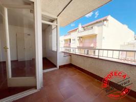 ¡Oportunidad en Alcanar! Piso amplio con terraza, chimenea y HIPOTECA 100% photo 0